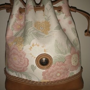 Vintage Carryland draw string bucket bag.